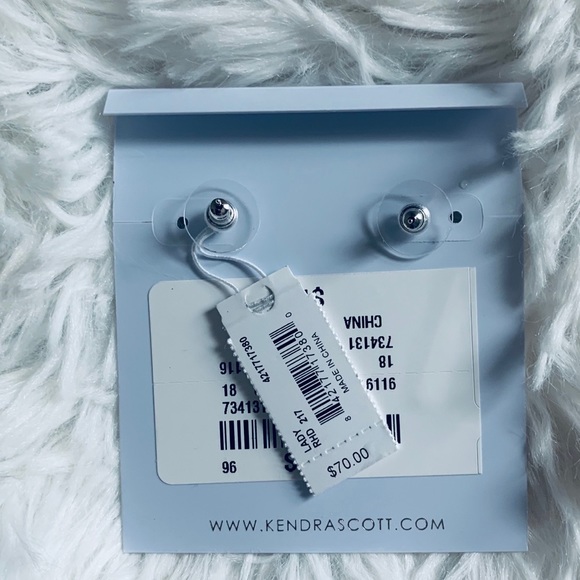 ✨STUNNING KENDRA SCOTT LADY EARRINGS MOP SILVER ✨ - Picture 2 of 3